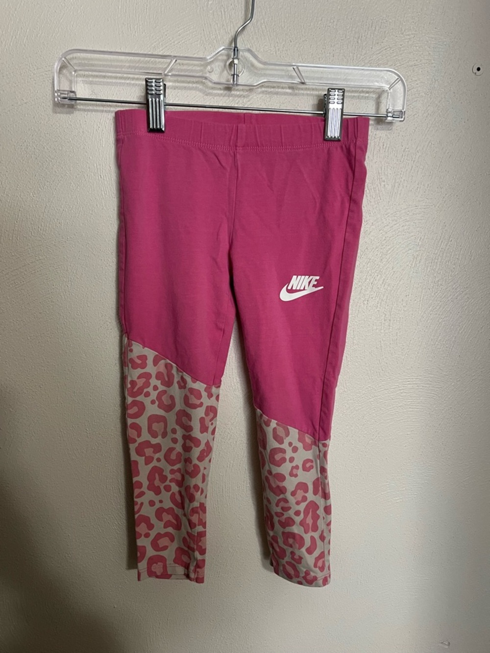NIKE Classic Leopard Print Colorblock Capri Athletic Leggings Pink White Girls S